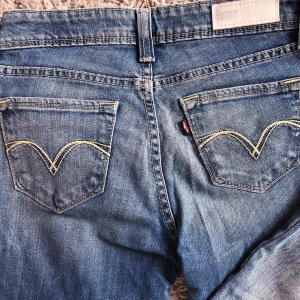 Levi’s jeans  - Storlek 25 i midjan, i bra skick! Säljer pga för små 💗💗