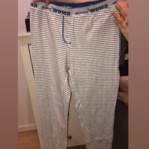 Mjukis byxor  - Fina mjukis byxor till ett pris av 50kr. Frakten står ni för (63kr)
