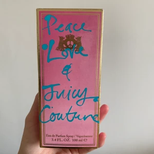 Juicy couture parfym - Endast testad. Doftar lite citrusaktigt och samtidigt lite kryddigt. Som ni ser har jag kartongen kvar till den🌷 Frakt: 70kr