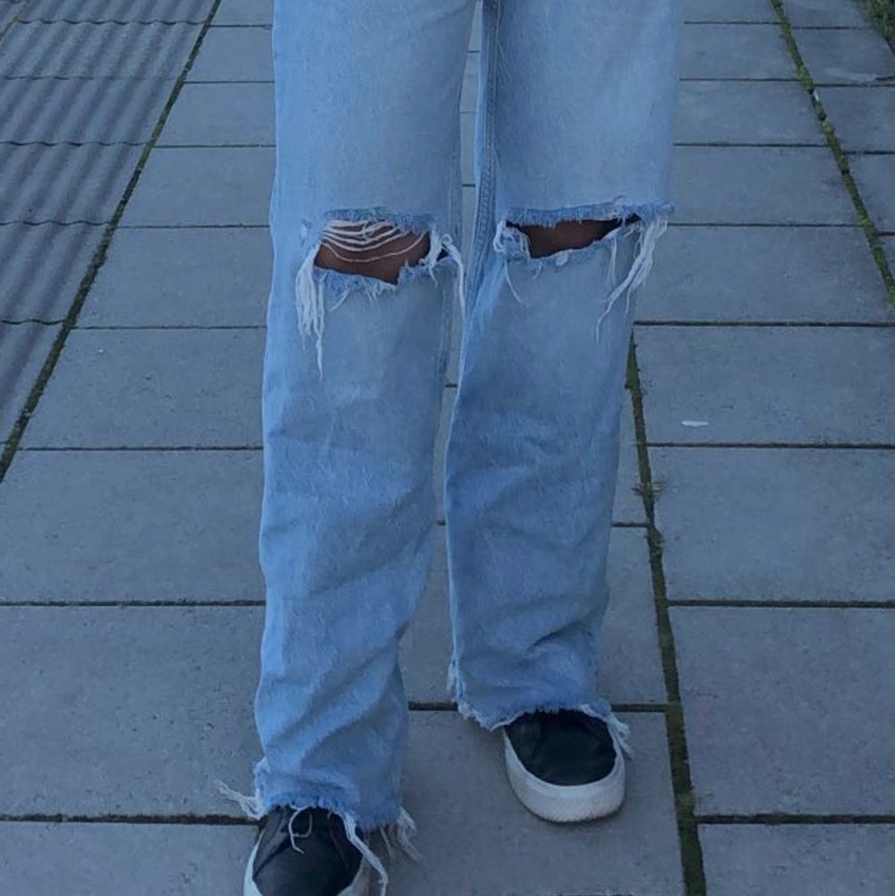Mina fina zara jeans, önskar jag byta mot de på sista bilden från gina i storlek 36. Mina är också 36 ❤️ jag är 167 och är långa på mig. Jeans & Byxor.