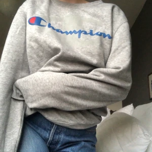 Oversize champion sweatshirt - Oversize champion sweatshirt i strl L men passar bra ”oversize” på mig som vanligtvis bär S