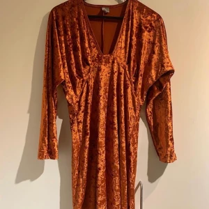 ASOS klänning  - Oanvänd sammetsklänning 