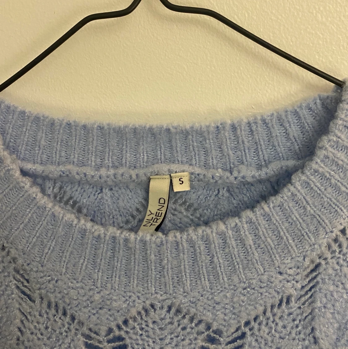 Ljusblå stickad tröja - 91