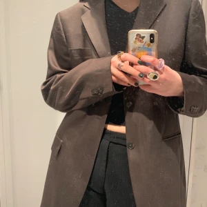 Brun kavaj - Otroligt skick! Brun kavaj i oversize storlek:)