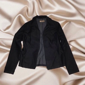 Jeansjacka - Vintage jeansjacka i 2000-tals stil😍