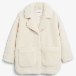 Vinterjacka  - Jättemysig vinterjacka som är perfekt till vintern. Använd ett fåtal gånger så den är som gott som ny. Möts upp på Kungsholmen:) fraktar tyvärr inte just nu 