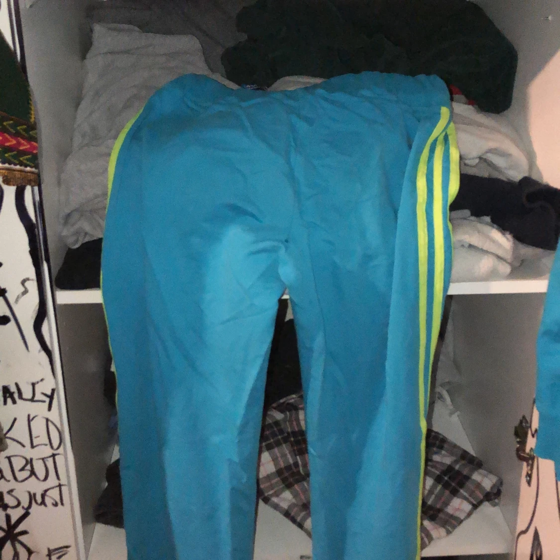 Adidas dress turkos med lime ”text”  - 91