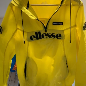 Ellesse vindjacka gul  - Fint skick 