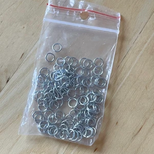 Lås-ring - Lås-ringar till karbinhake eller berlocker, 2kr för 10st alternativt alla för 55kr (120st tillgängliga) 