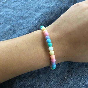 Armband - Färgglatt armband, finns även matchande halsband till💕💕
