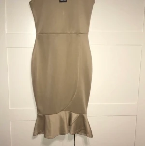 Klänning från Boohoo  - Storlek UK 8 motsvarande 36/S aldrig använd 💚