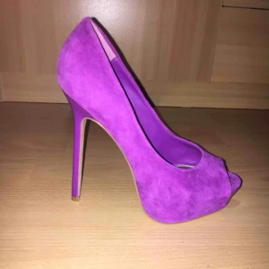  - Steve Madden  Storlek 39 men passar storlek 40  Använda en gång  Inklusive frakt 