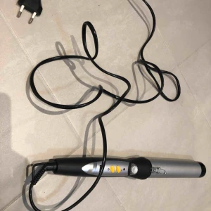  - Locktång från Melissa. Sparsamt använd. Frakt tillkommer på 52kr 