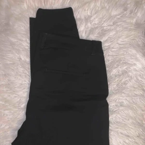 - Jättefina kostym byxa väldig stretchig material , helt ny. Köparen står för frakt 🌸 