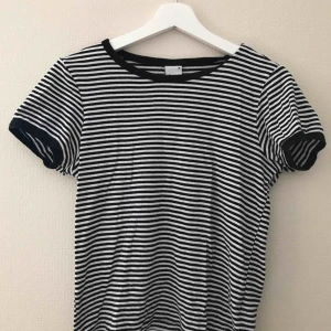  - Randig t-shirt, fint skick 