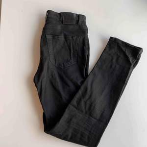 Svarta smala jeans från weekday. Som nya! 🌟 skynda fynda 