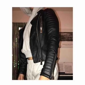  - Moto jacket black från Chiquelle, knappt använd! Möts helst upp i Malmö :)