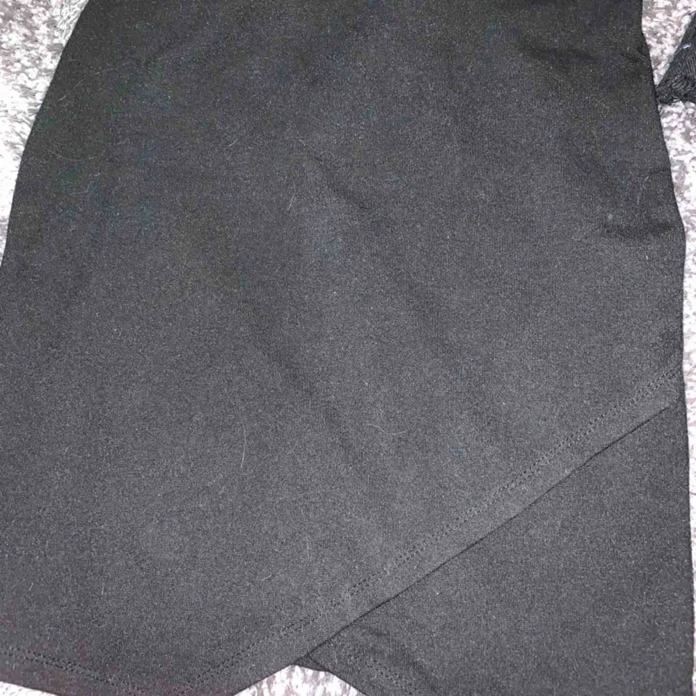 En basic kjol från Gina tricot. Kjolar.