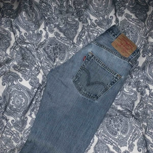  - Super snygga Levi’s 501 jeans i stl 26/32! Köpta här på plick men tyvärr för små för mig:/ 