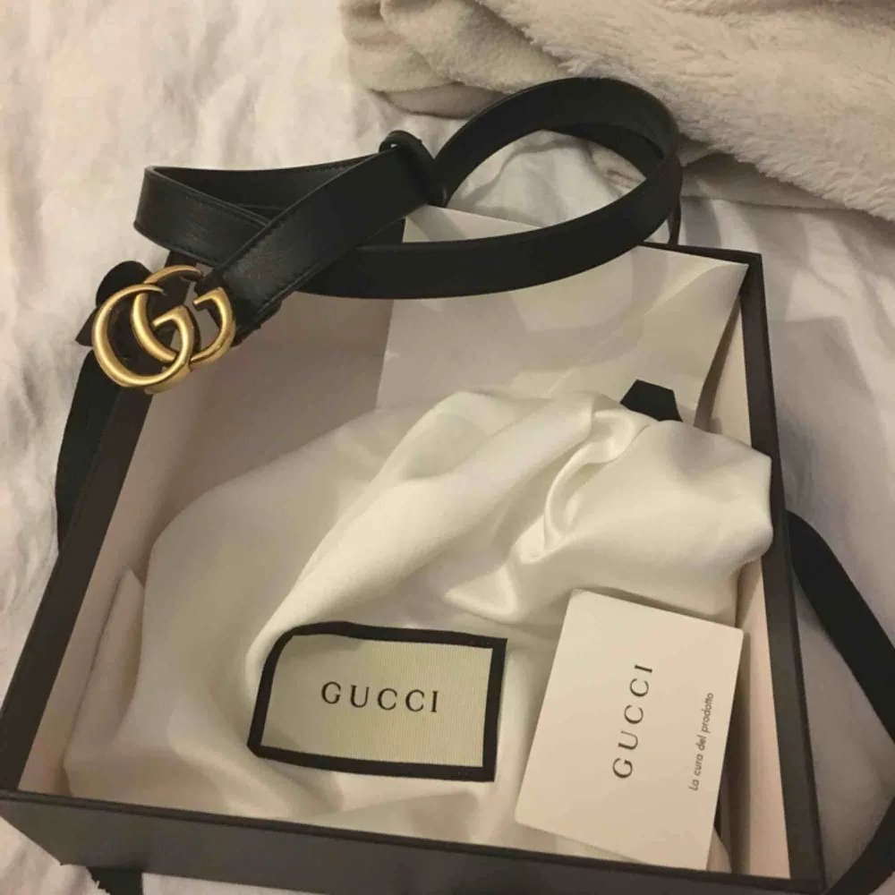 Gucci bälte, 75 cm långt & 2 cm brett Köpt på guccis hemsida för 2600 € Toppskick, knappt använt . Accessoarer.