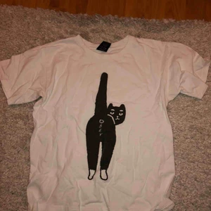  - Säljer denna coola tröja från obey, knappt använd och är i väldigt bra skick!!  :)