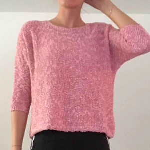  - Söt stickad tröja från VILA, nypris 399kr. Knappt använd. Pris är exklusive frakt, köpare står för frakt. Kan även mötas upp i Sthlm.