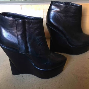  - Supersnygga skor från Nelly.com i storlek 39. Köptes för 399kr. Säljer för 70kr + frakt eller mötas upp i Stockholm