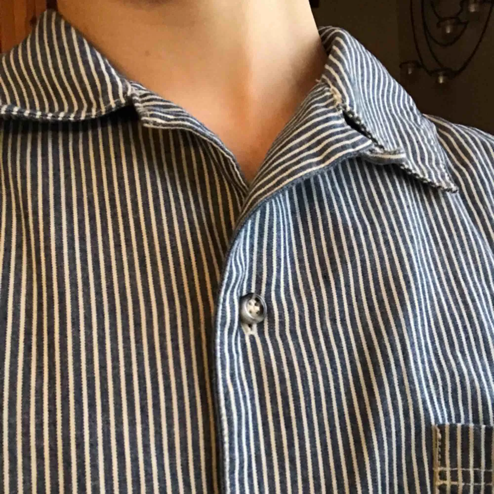 Skjorta från APC i Medium. Den är knappt använd och i nyskick.. Skjortor.