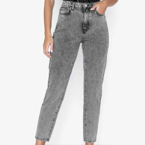  - Dagny Mom Jeans ifrån gina ordinarie pris 499kr 🤍