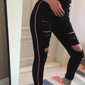  - Distressed jeans, för små för mig