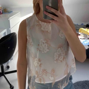  - Oanvänd blus från zara med prislappen kvar