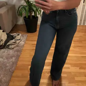 blå jeans, köpte de här på plick men passade inte mig riktigt! ❣️ 