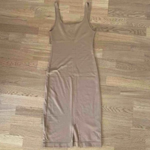  - Fin klänning från zara i bra skick, finns i orange också