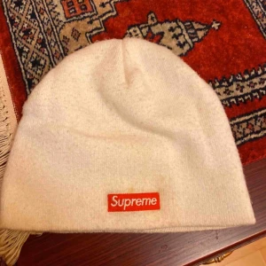  - Supreme mössa Frakt inkluderas