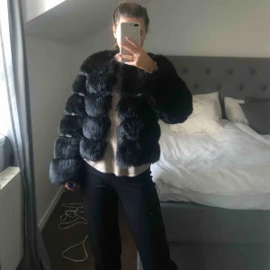  - INTRESSEKOLL!! På min fina pälsjacka från miinto. Köptes för 1200kr och säljer för minst 350. Skriv om du är intresserad 🥰🥰