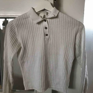  - Jättefin tröja från monki i XS💛köpare står för frakt, då blir hela priset 100kr inkl. frakt