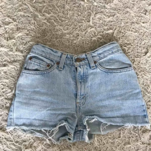  - Snygga Levisshorts i fint skick! Köparen står för frakt🦋