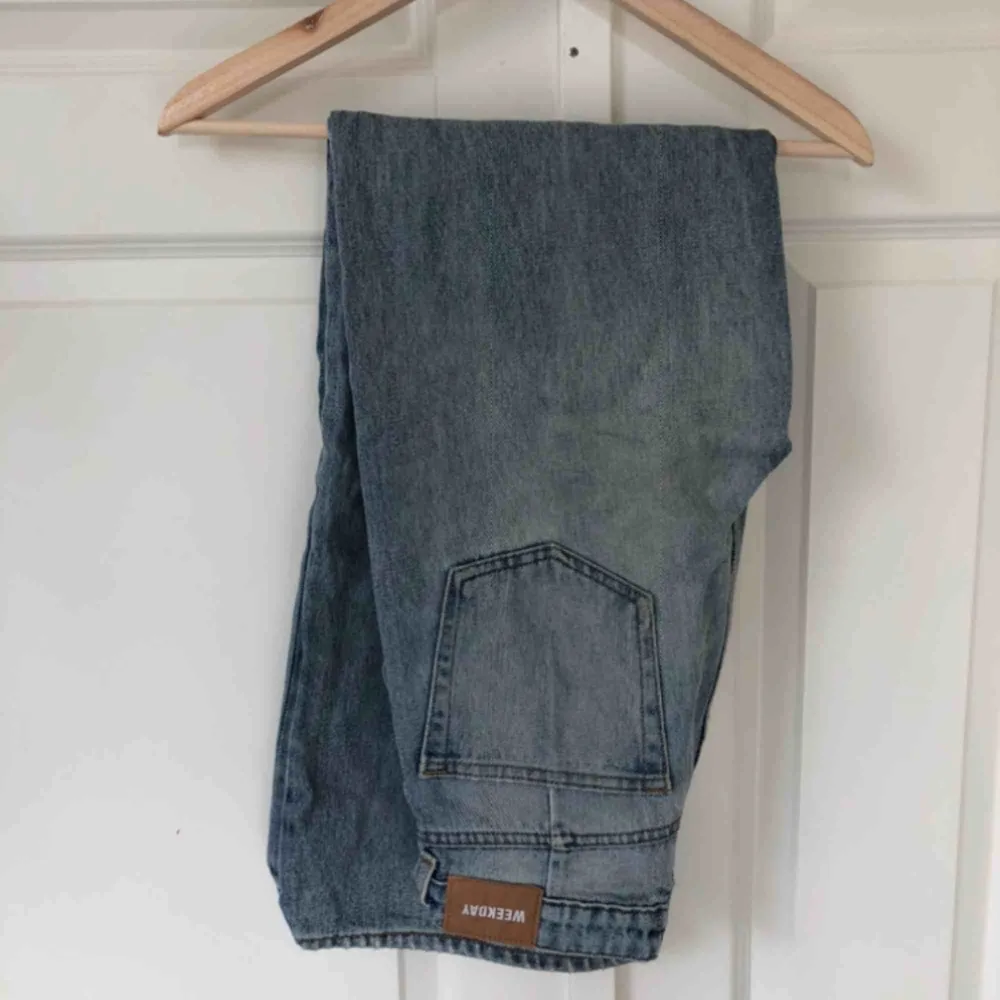 Jeans från Weekday i modellen Ace och storlek 25/32! I fint skick! Kan frakta eller mötas i Sthlm💕. Jeans & Byxor.