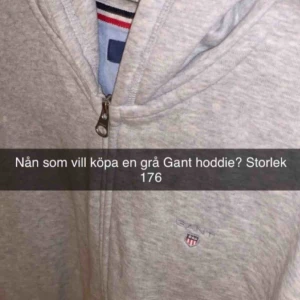  - Ny gant hoddie, säljs pga för liten.  Nypris 899 Kan frakta den, men ni står för den.  Lägg bud annars