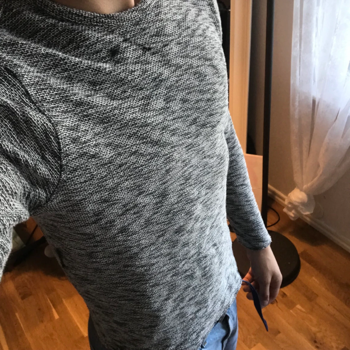 Grå tunn tjocktröja