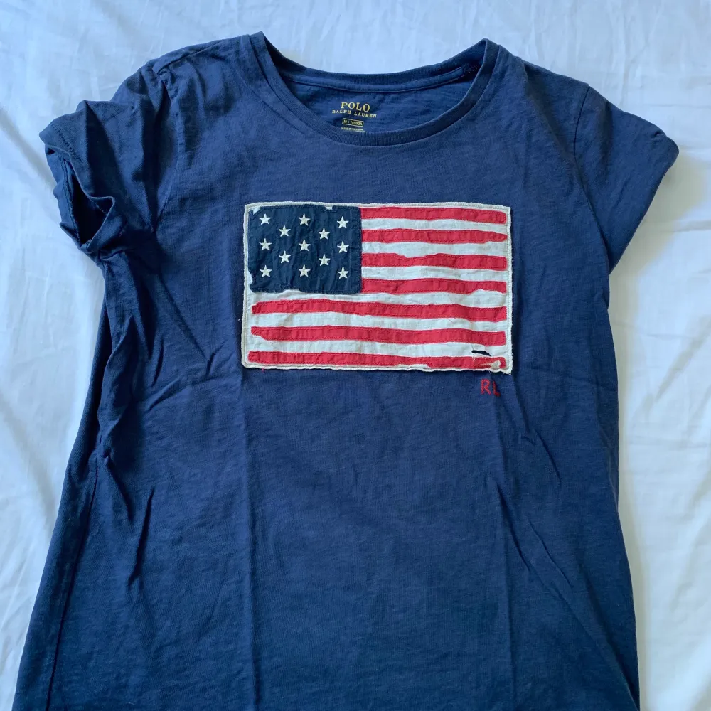 Ralph Lauren t-shirt i nyskick i storlek M. Köparen står för frakten! 🎈🧸. T-shirts.