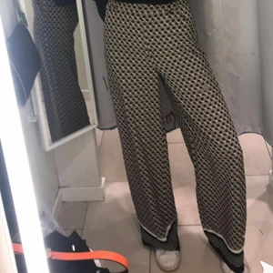 Mönstrade lösa byxor  - Bra skick, säljer då de inte används!