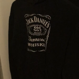 Jack Daniels hoodie - Bra skicka använd kanske 2 gånger