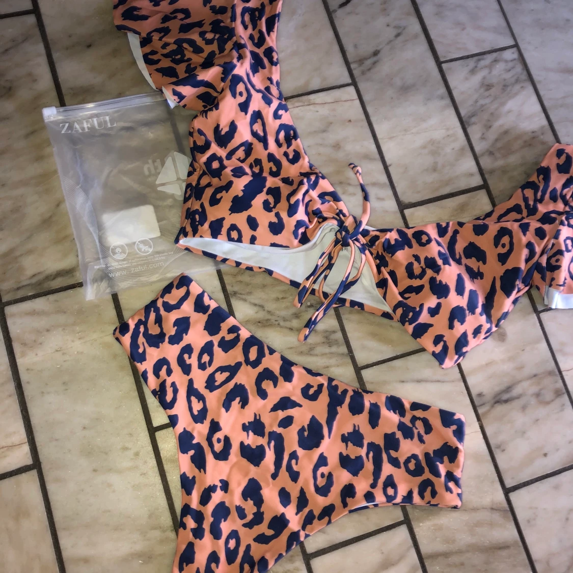 Bikini med leo mönster🤍 - 90