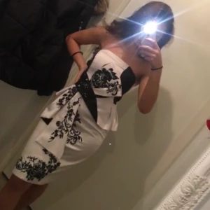 Karen Mille  - Klänningen är använda 1 gång och är helt 