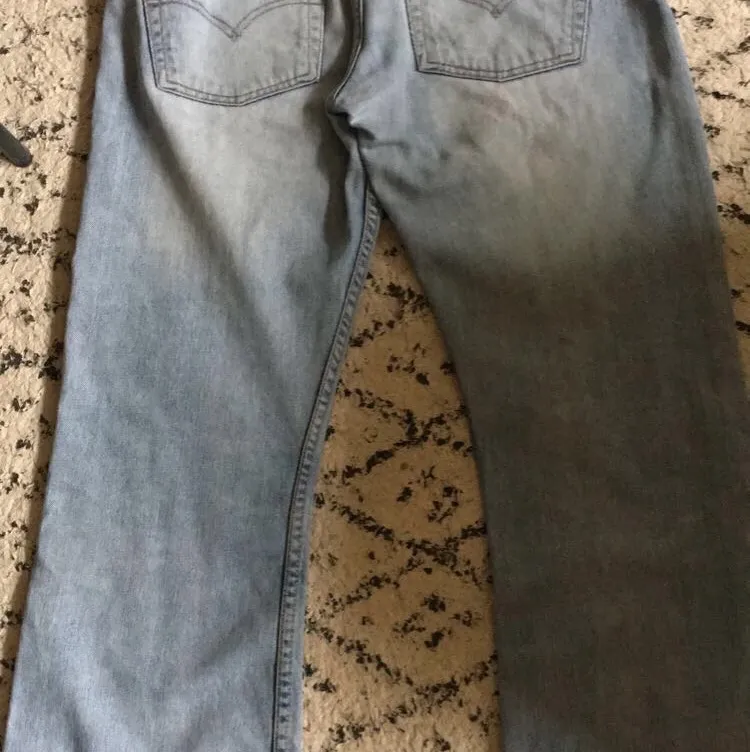 Svinsnygga vintage Levis i Bra skick! strl 33W 32L😍😍. Jeans & Byxor.