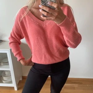 Stickad tröja  - Stickad tröja från H&M. Fint skick. Köparen står för frakt.