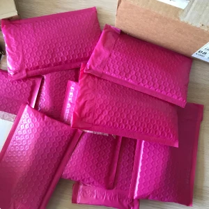 Beställningsbevis - Med alla fakekonton som finns på denna app tänkte jag försäkra att alla ordar från denna vecka har gått ut och är påväg till er i dessa söta rosa paket. Och säga tack för alla fina ord!❣️