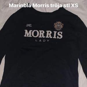 Marinblå Morris tröja i storlek Xs, använd men i fint skick, högsta bud får den, börjar på 500 kr