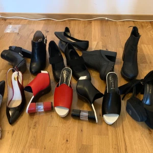 Skor - Säg till vilken du vill har så skicka jag priset 